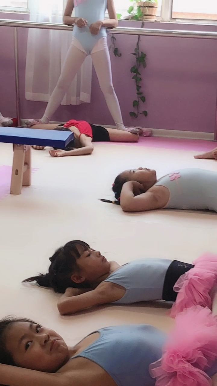 我跳舞时最快乐#哪个小屁孩儿,小脚丫这么嚣张