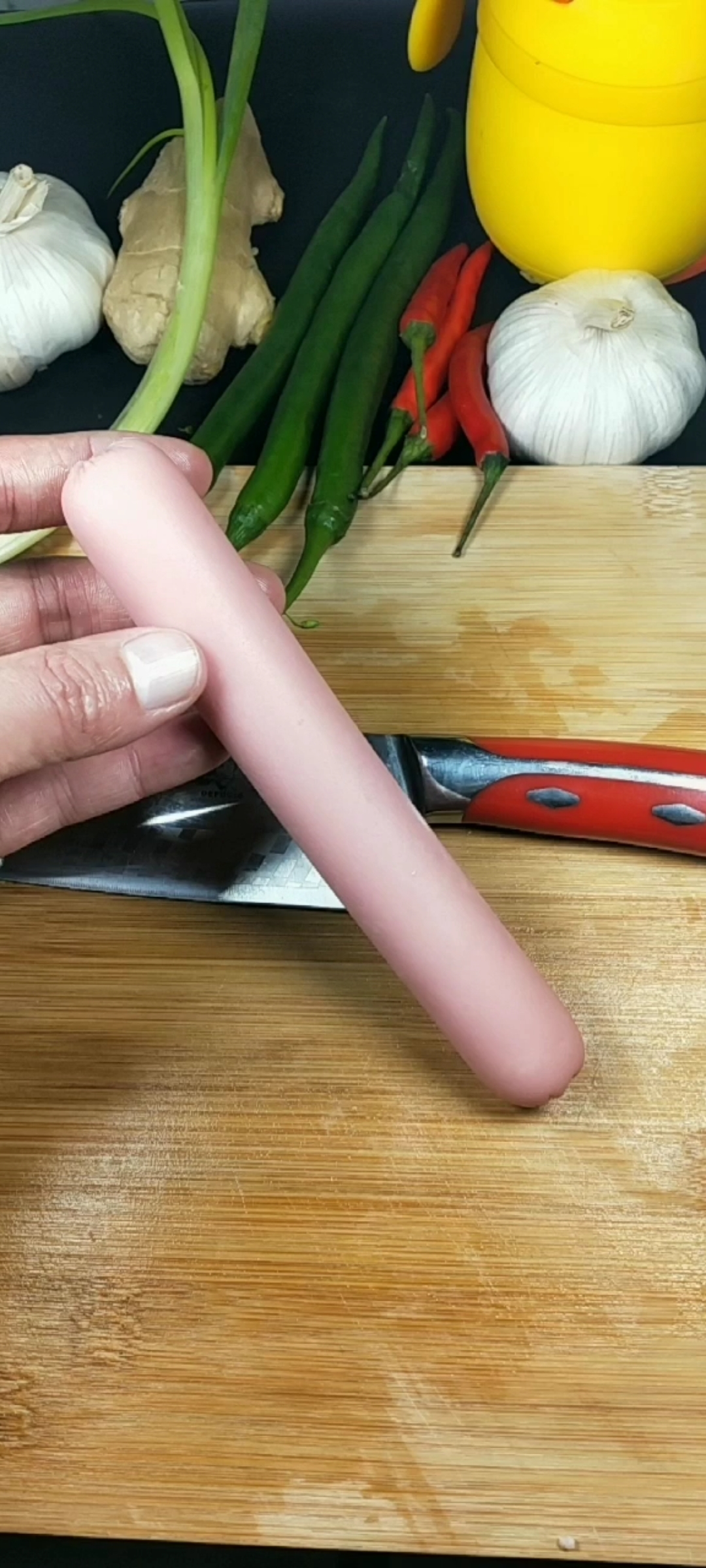 寻找最牛手艺人#火腿肠标准切法.