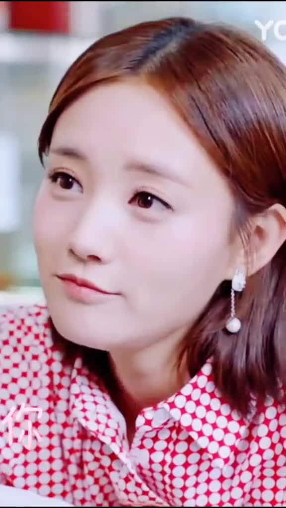 李一桐的美是百看不厌的,笑容更有感染力,太招人喜欢了!