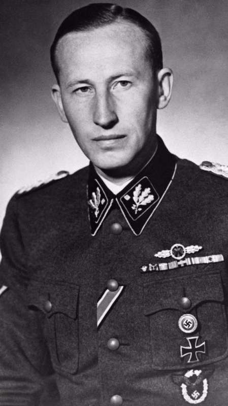 【1942年】纳粹头目"杀人魔"海德里希 被刺客丢手榴弹暗杀-度小视