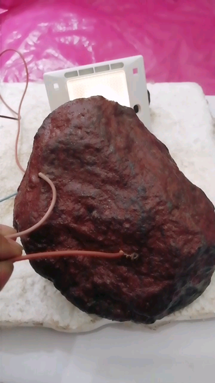 浙江丽水发现朱砂红陨石贵比黄金(此视频请勿模仿)