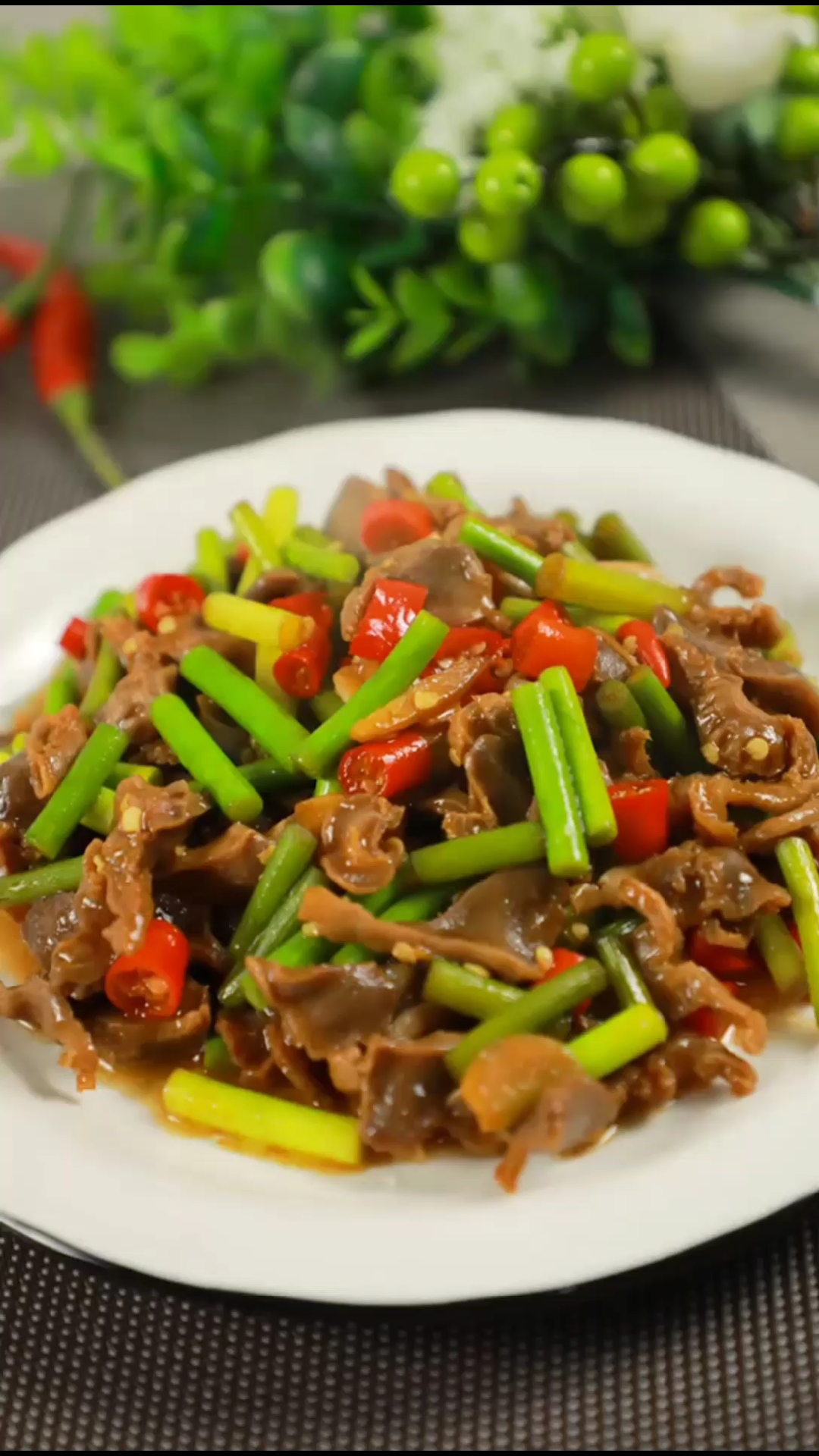 过年你家吃什么#超下饭的蒜苔爆鸡胗