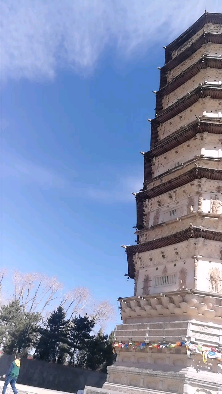 呼和浩特市白塔寺(白塔飞机场因此得名)