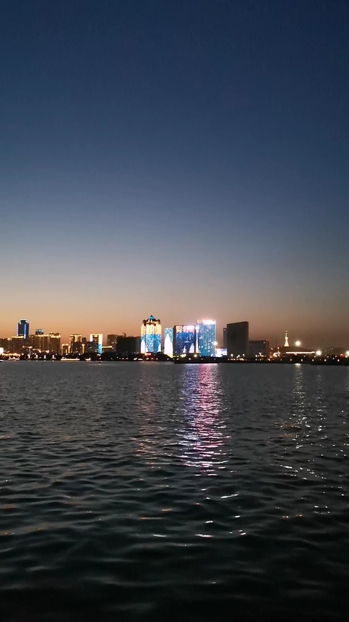 唐岛湾夜景图片