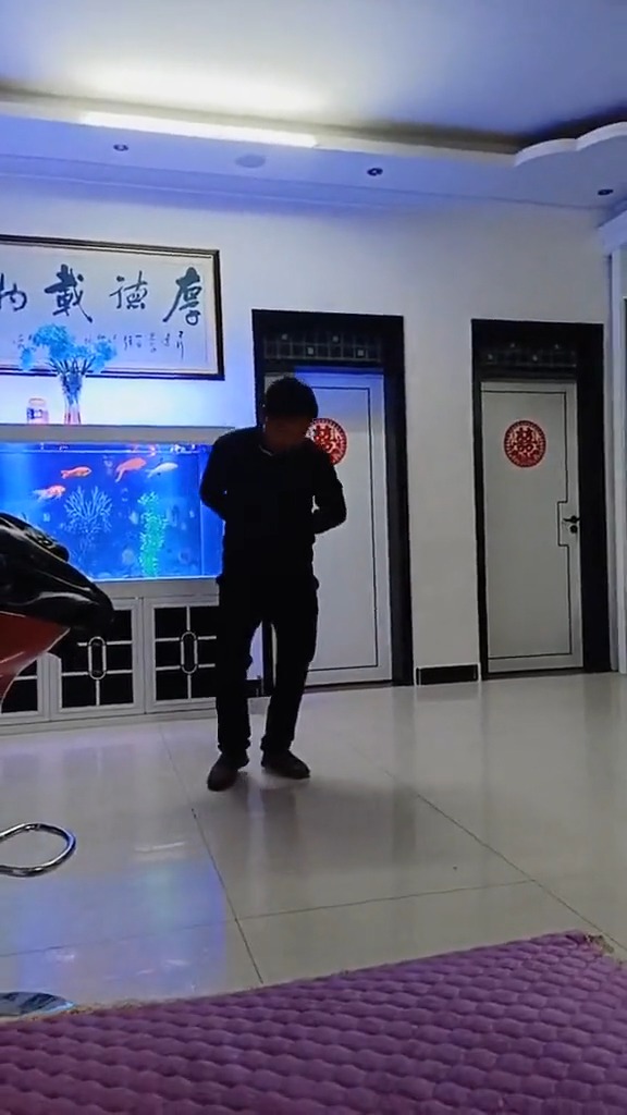 搞笑视频#有的人喝醉酒回家爱找事,看看俺家的醉鬼回家都这样做