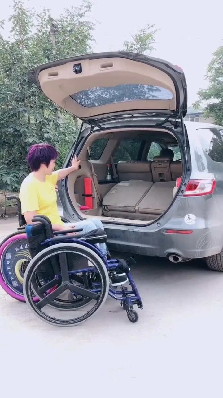 轮椅小姐姐的这波操作太稳了