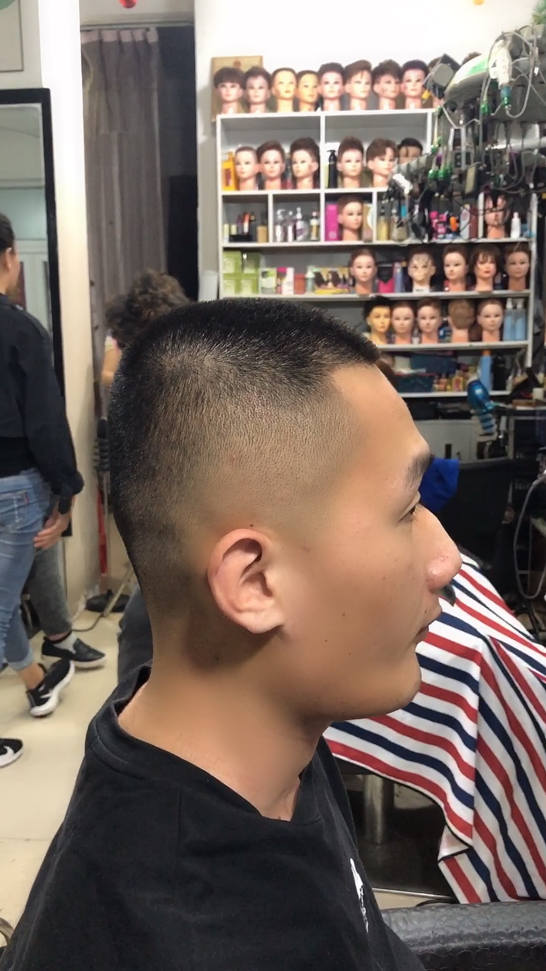 男士美式板寸发型教程