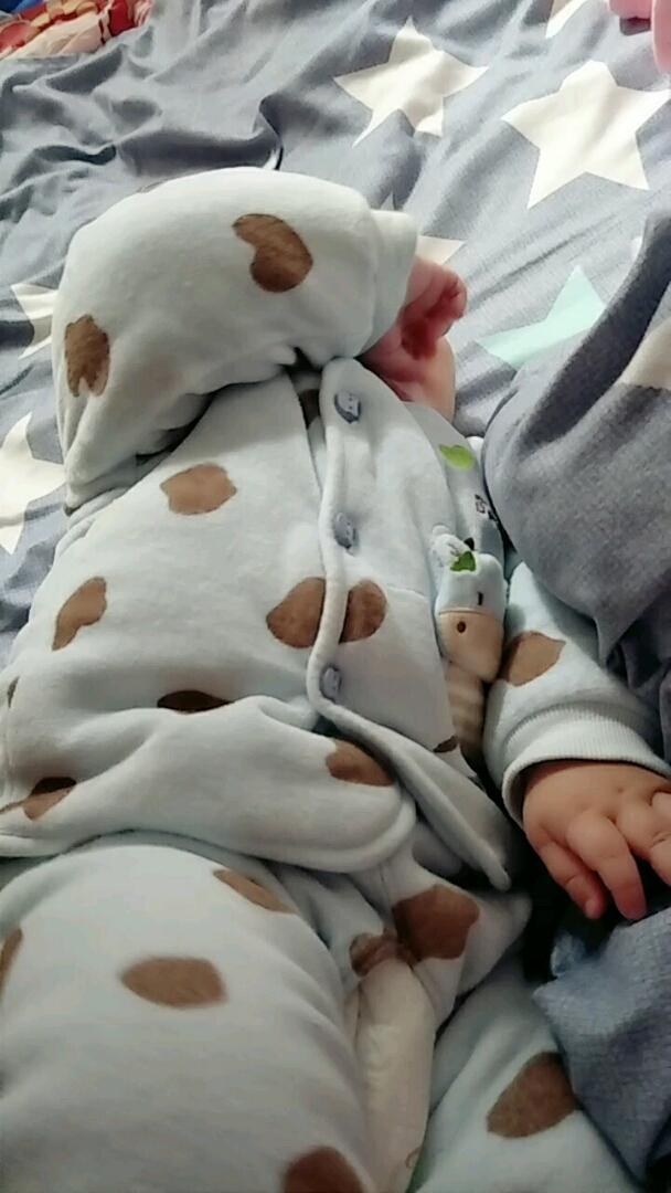 宝贝这是要干嘛呢