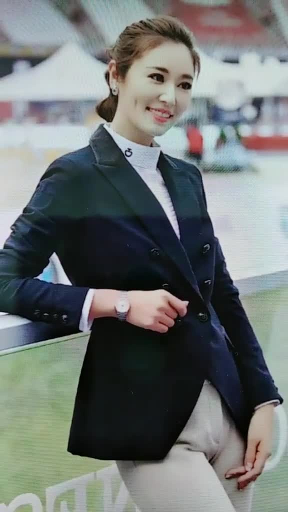 林心如一身骑马装酷炸了,美爆了!