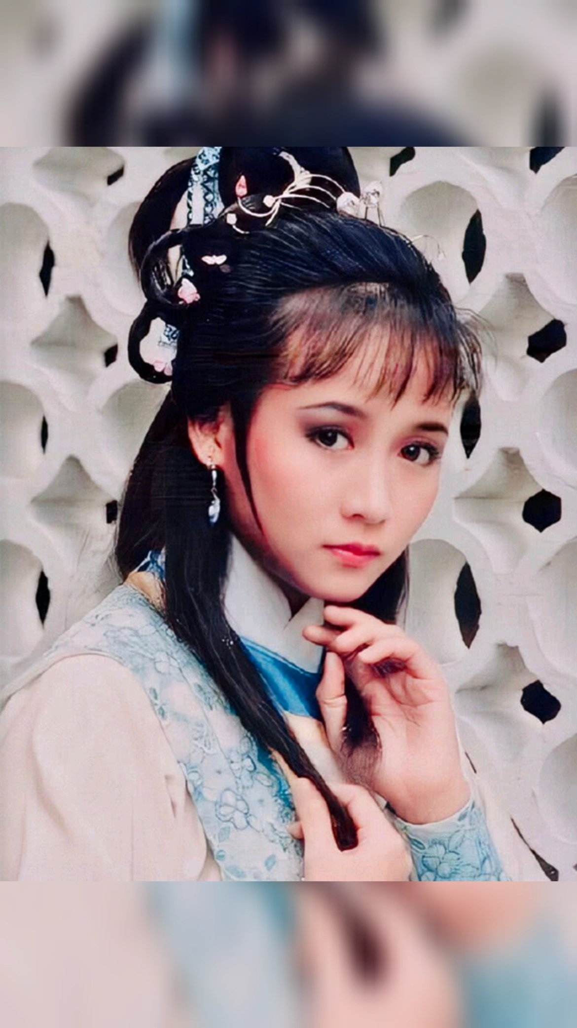 56岁商天娥重返tvb拍剧,小1岁老公片场陪伴,晚婚无子生活幸福