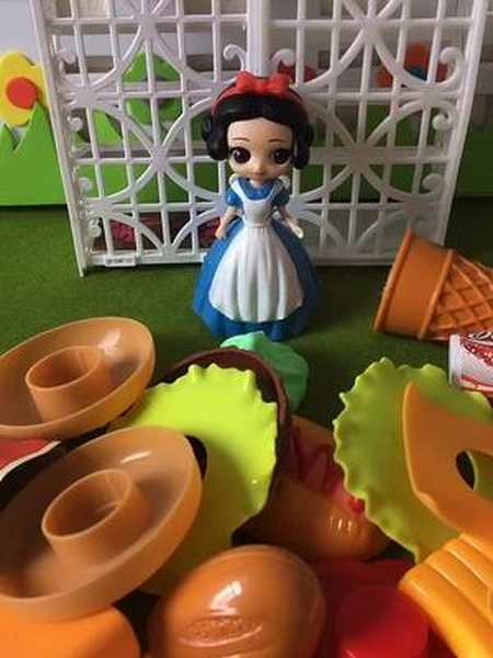 儿童故事白雪公主会说话的玩具
