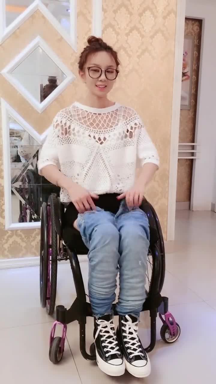 残疾人小姐姐真漂亮,靠自己努力生活的样子真美!