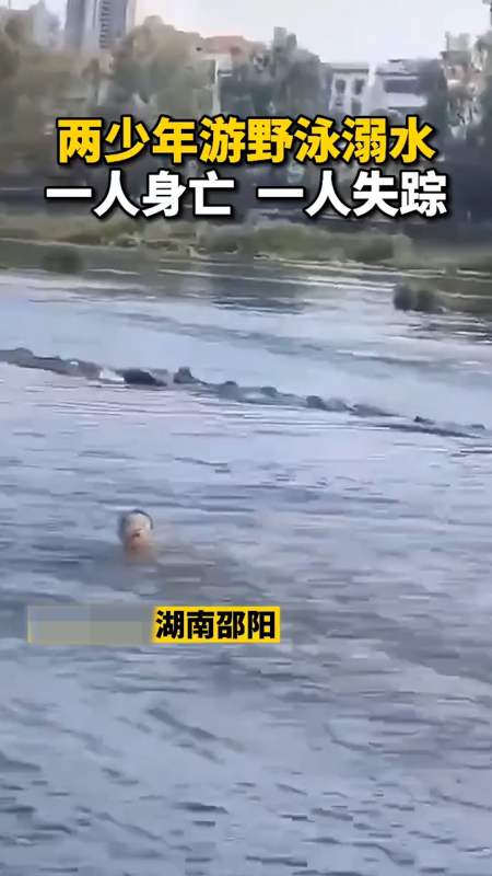 光着的溺水死亡少年图片