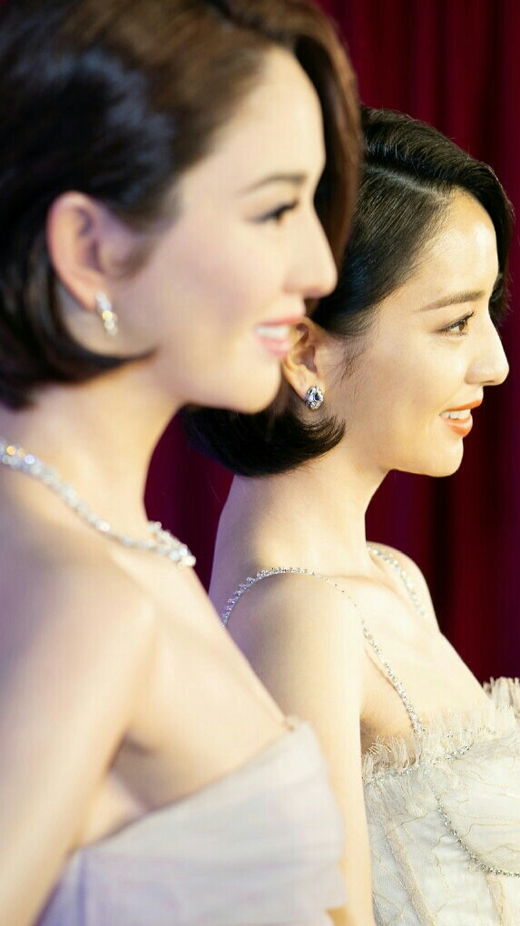 天上掉下个佟丽娅!佟丽娅蜡像入驻北京杜莎夫人蜡像馆