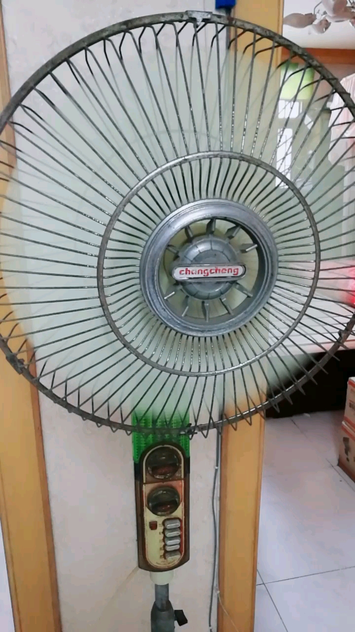 1978年买的长城风扇,从没维修过,仍旧运转正常.喜欢吗?