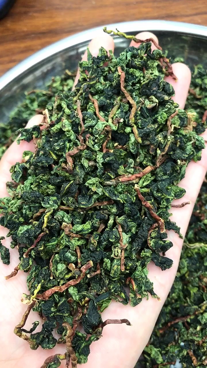 毛茶铁观音,粒粒精选,滋味醇厚,香高水甜,口感浓郁.带梗更鲜香