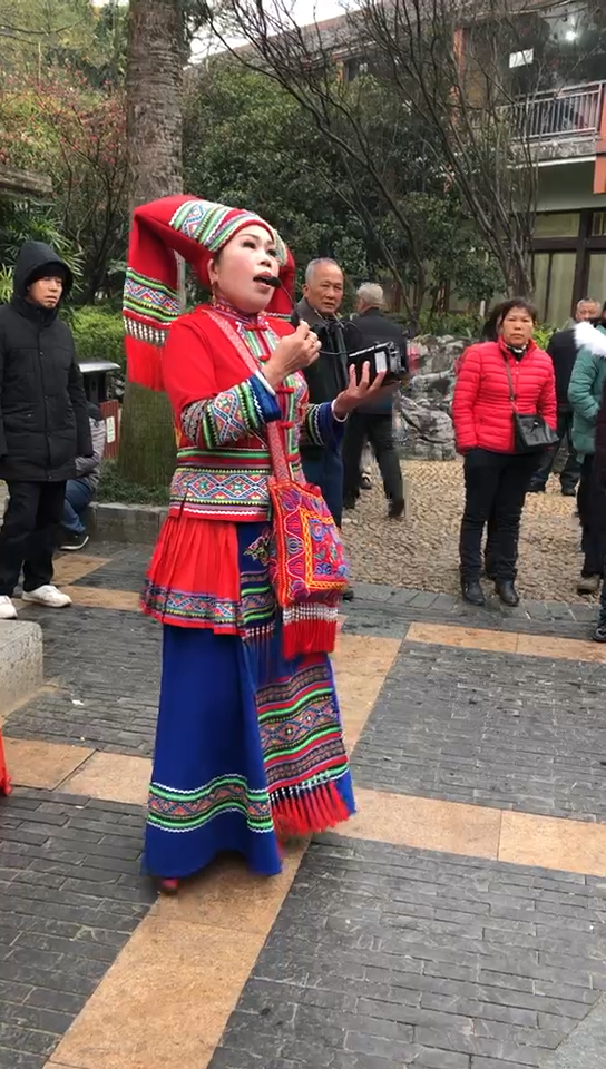 全民正能量#广西歌王～武宣婆,能够出口成歌,至今无人比肩.