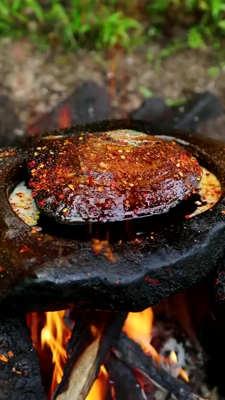 很多人都吃过河蚌,烤着吃的,你们见过吗!