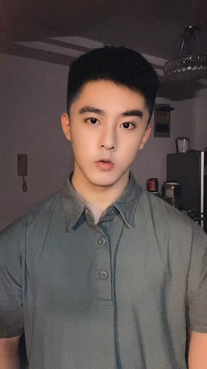 日常生活照#真人帅哥同一人的组图哪里有美女 帅哥 生活照