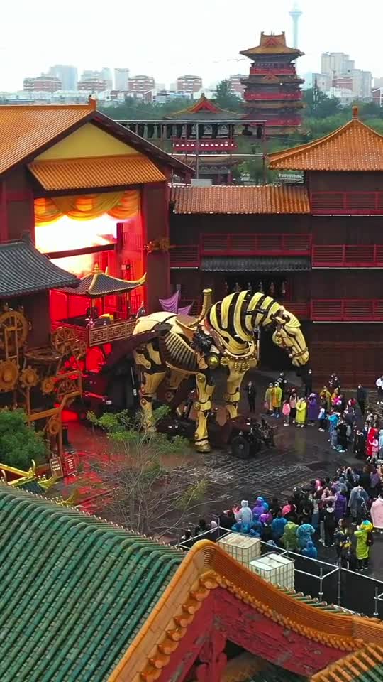 清明上河园中华巨马,造价2000万,高8.2米,长9米,重46吨,不简单!