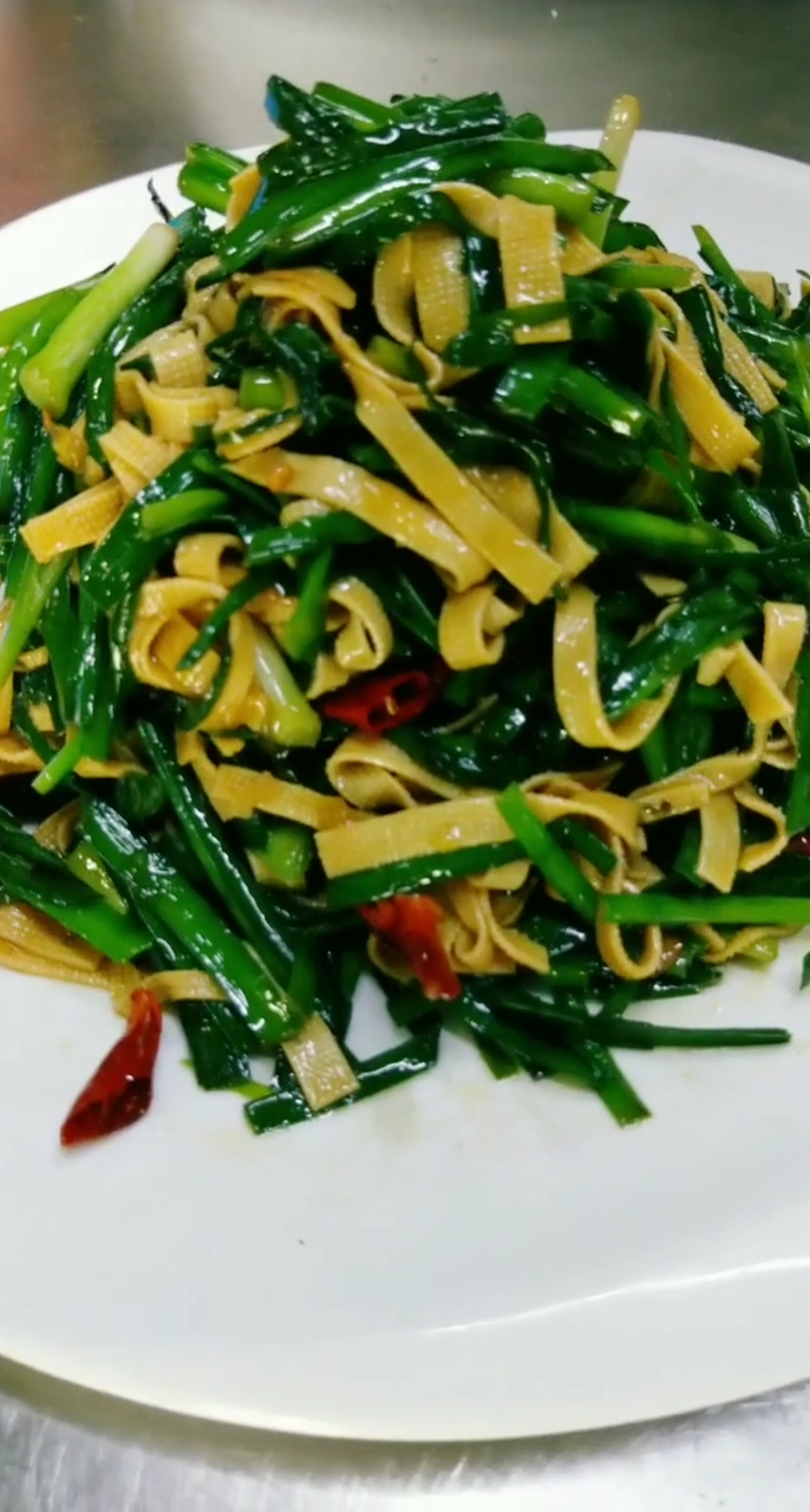 美食宏哥故事汇#一看就会【豆皮炒韭菜】