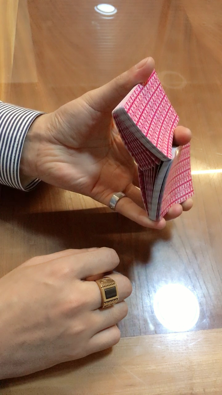 单手洗牌详细教学,就这么简单!-度小视