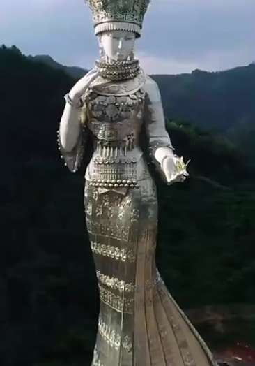 00:17传说中美丽的阿莎神像,比美国自由女神还高