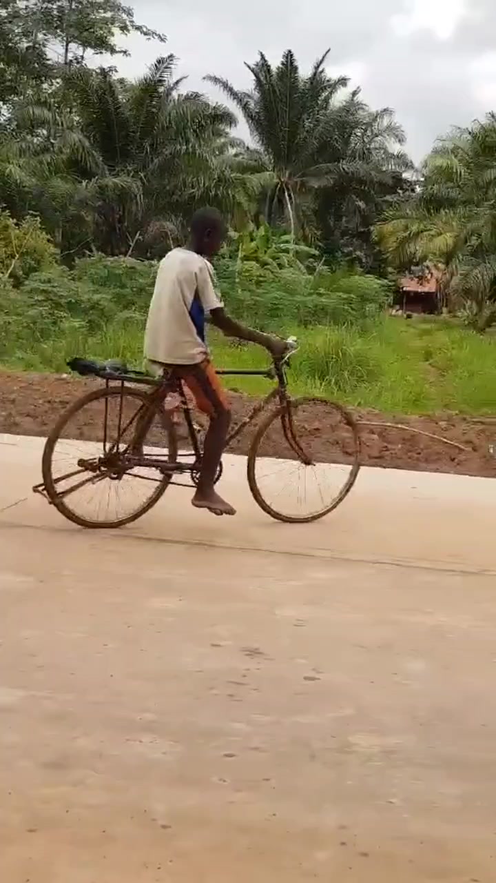 二八大杠自行车,在非洲现在还是很流行的,我们小时候在中国也是很流行