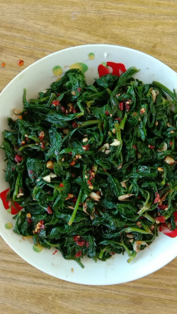 芹菜叶拌咸菜贼啦下饭.