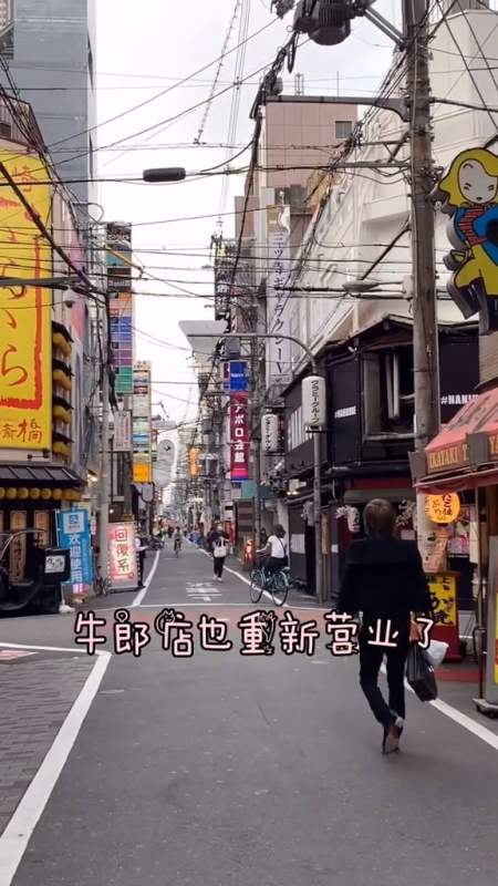 taka酱路过年入过亿的牛郎,紧身裤这审美受不鸟?