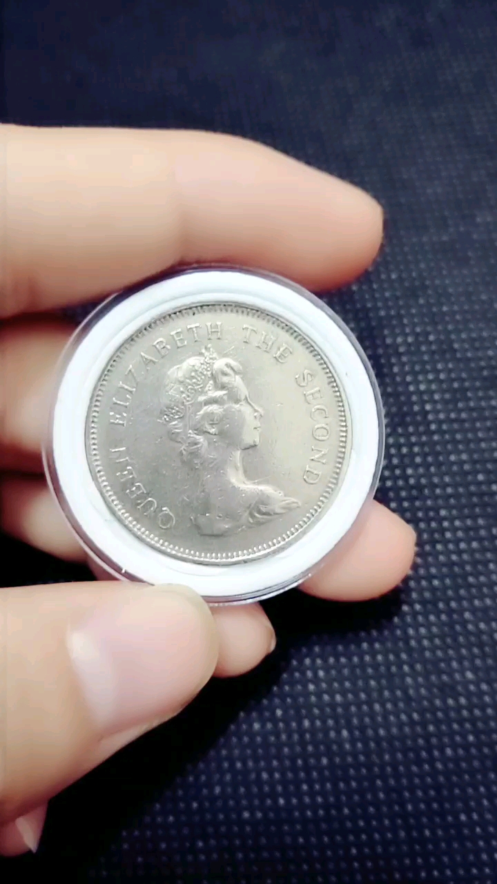 英国女王壹元币很漂亮