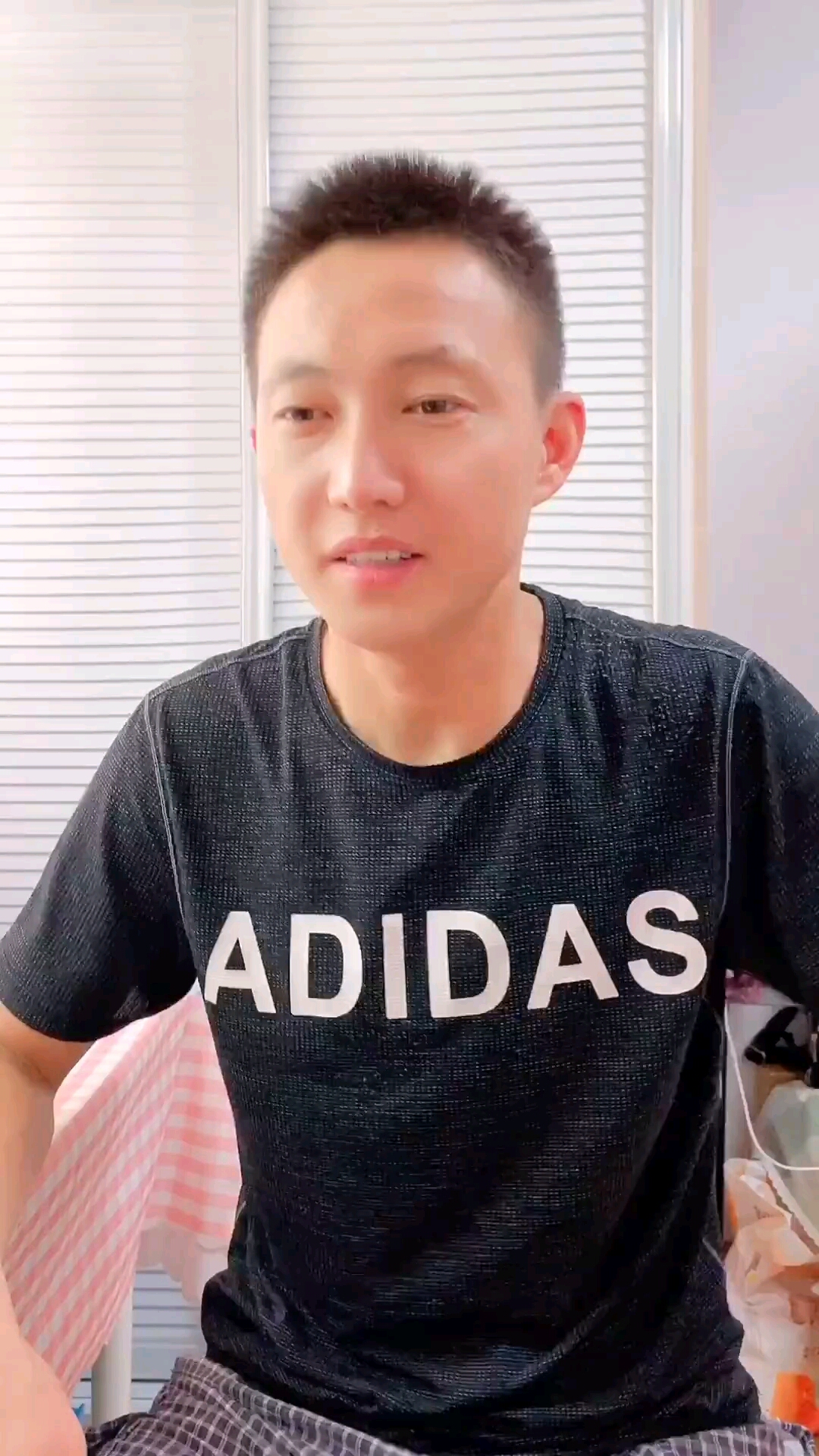 洋仔发现了家里的一个秘密～-度小视