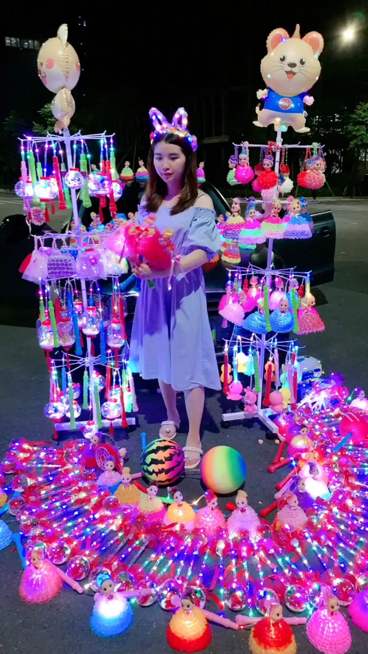 女人适合摆地摊卖什么好(女人适合摆地摊卖什么好赚钱)