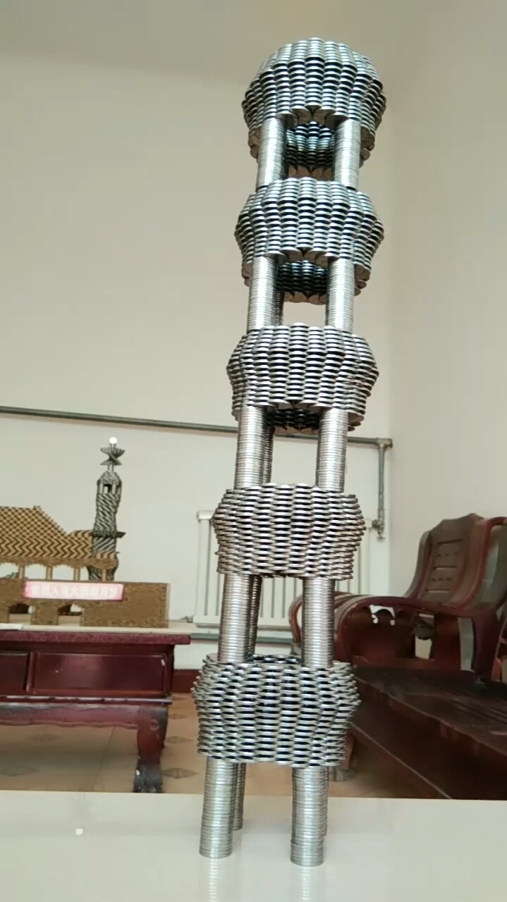 猜猜这个塔用了多少枚硬币?