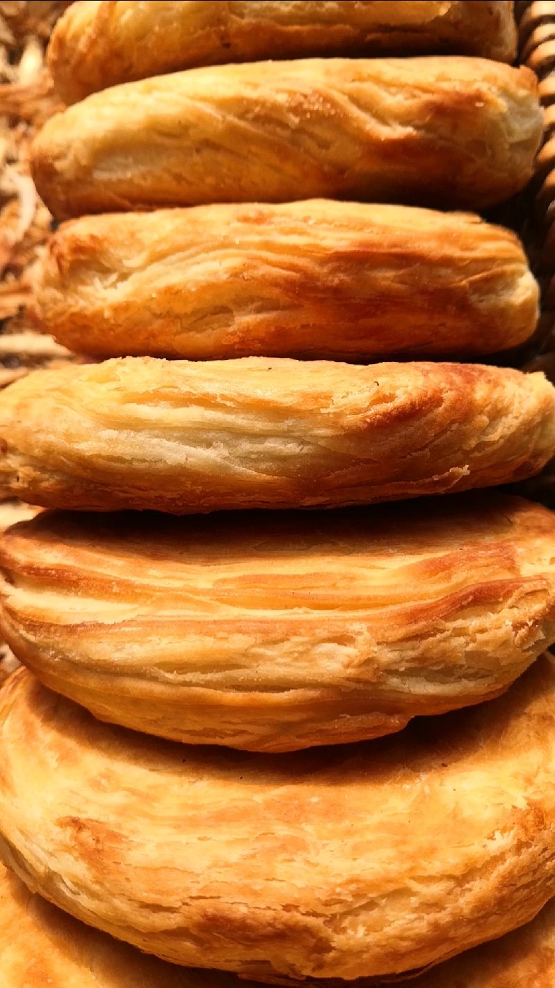 寻找最牛手艺人# 20年烧饼老店,老酵面黄金酥烧饼,货比三家