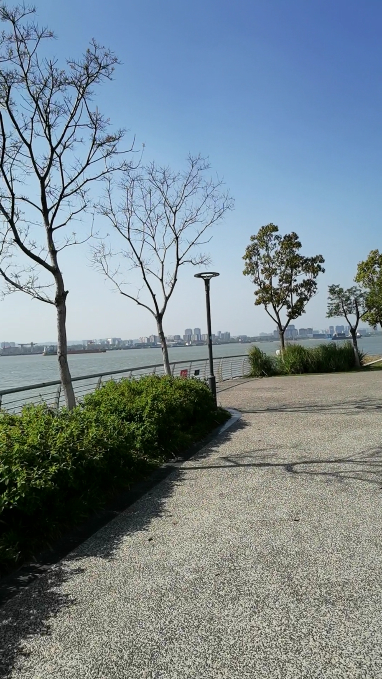 带上全民去旅行#下关滨江风光,天蓝蓝,水波荡漾.南京