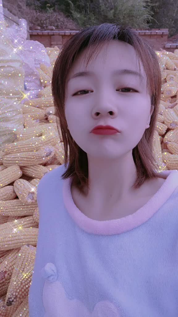 河北承德姑娘身高体重性格爽朗爱笑走路带风刷到就是缘分右下角第三个