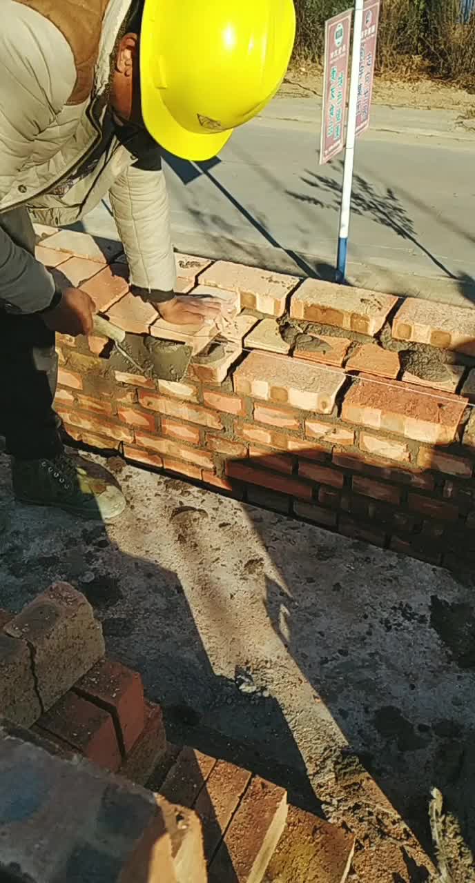 一铲灰,一块砖背,后的心酸,狼狈的不堪