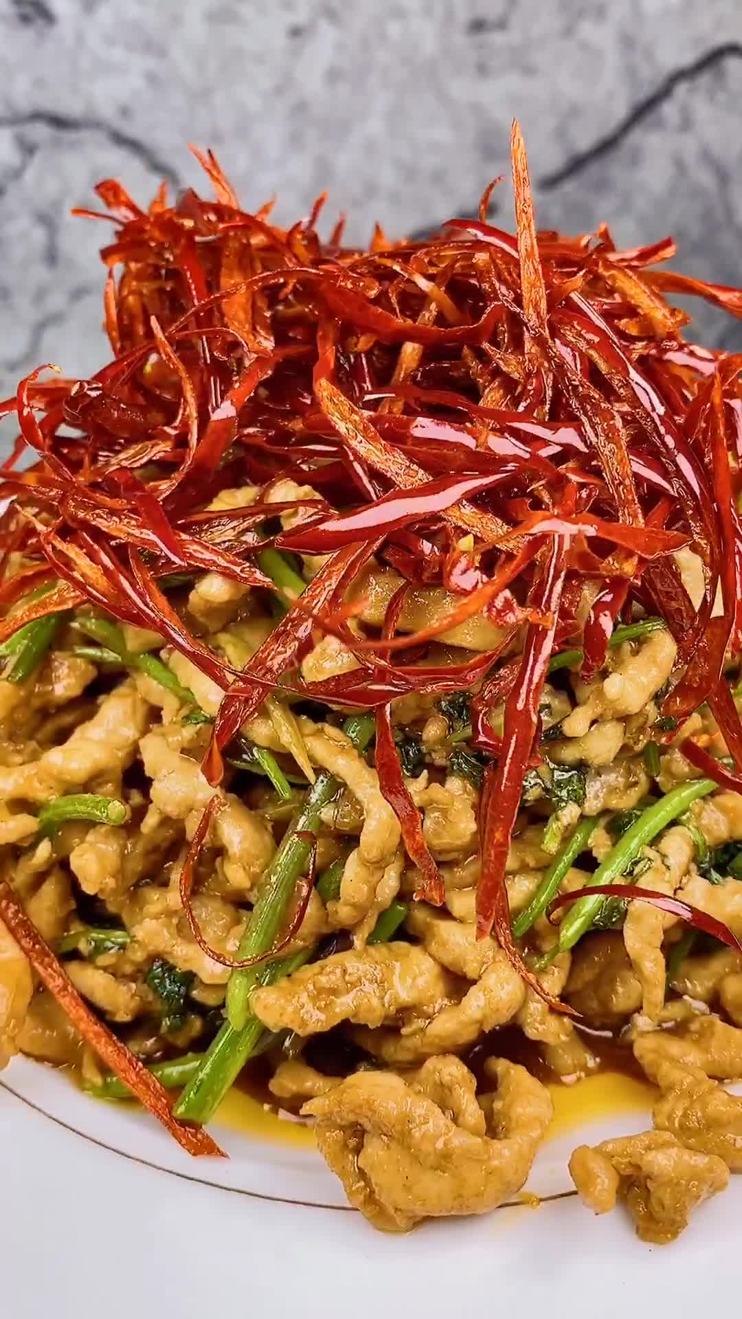 东北饭店必点菜香辣肉丝,朋友看看能给打几分呀