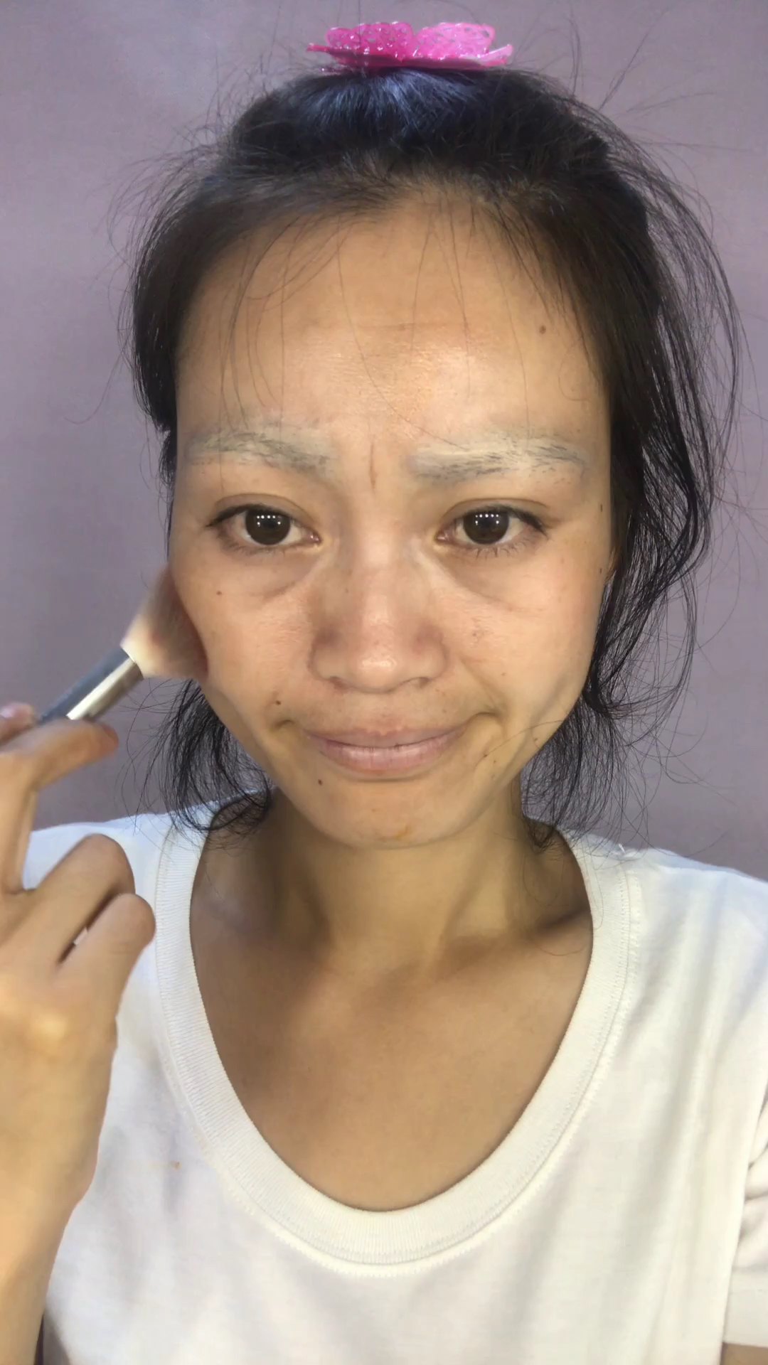 不要小瞧任何一个素颜丑的女人,画个妆嫁给老外