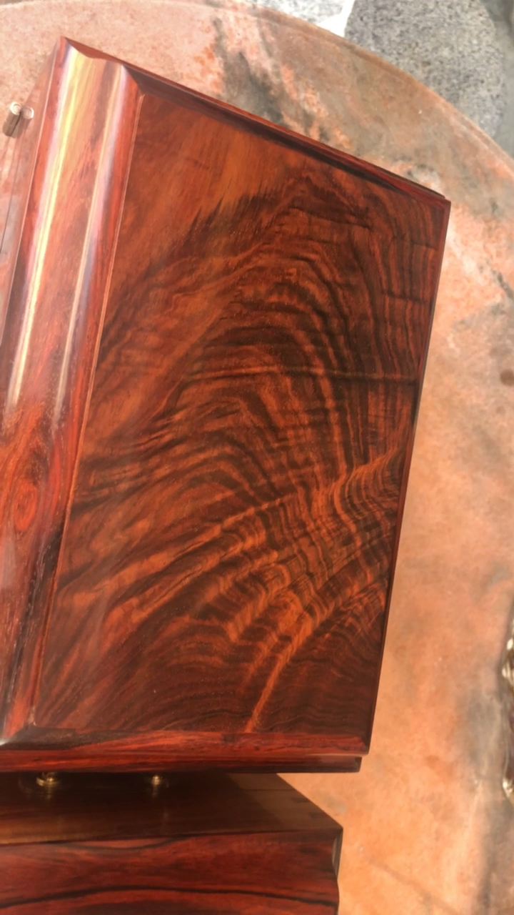 大红酸枝的水波纹翅膀纹