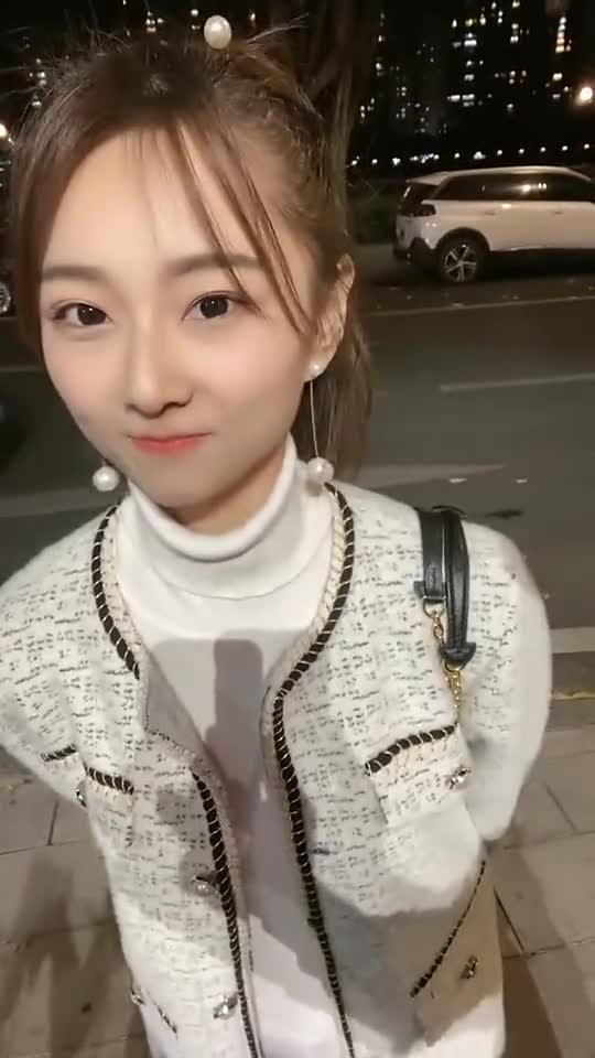 街拍美女大家好我是苏宁