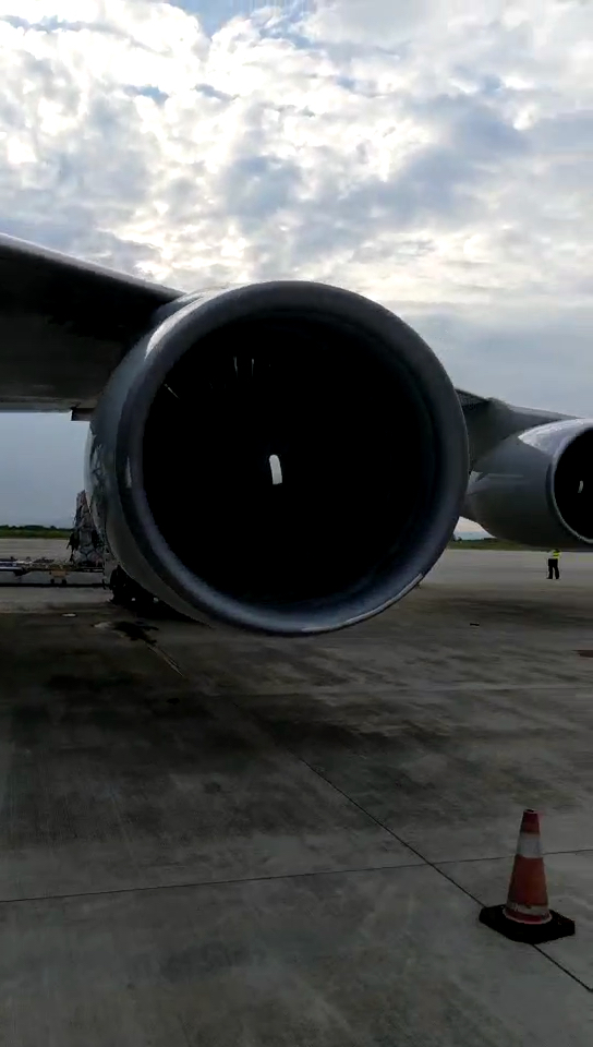 大型涡轮发动机.