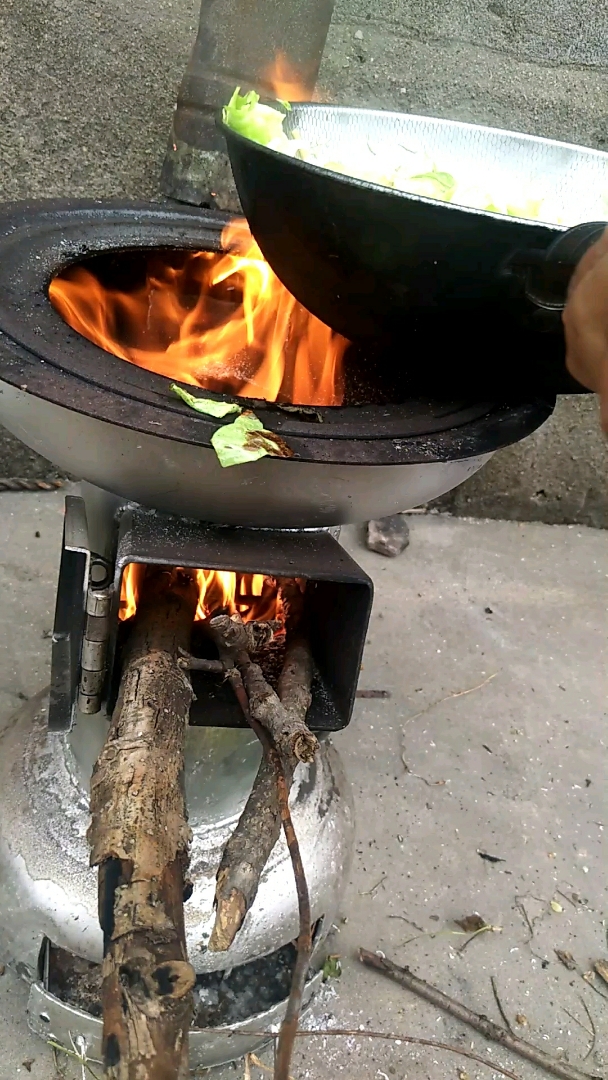 柴煤两用炉子炒菜做饭就是快