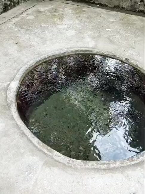 搞笑段子#农村的三眼水井,上眼饮用,中眼洗菜,下眼洗衣服,你见过吗