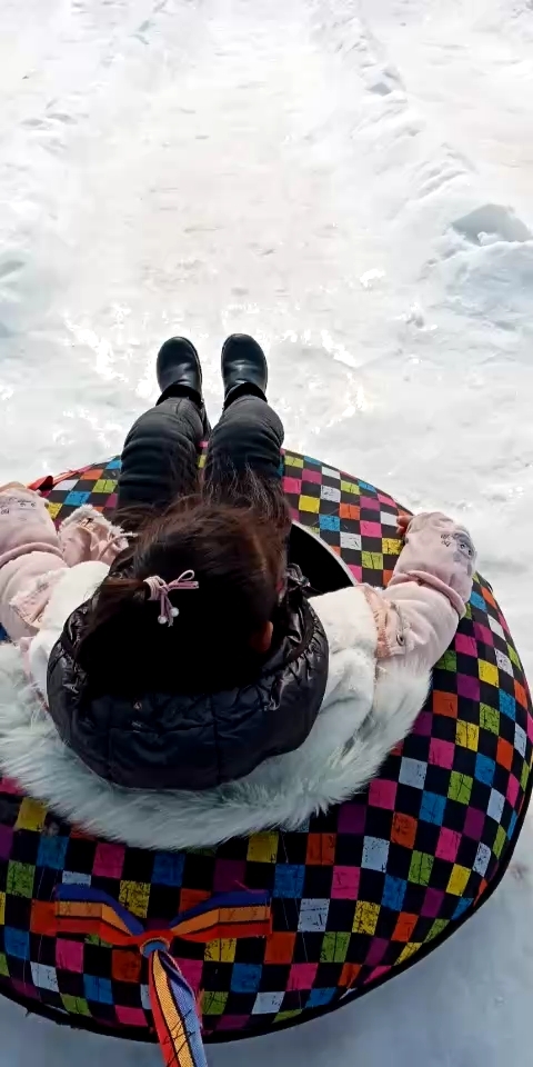 呲溜溜滑下去了