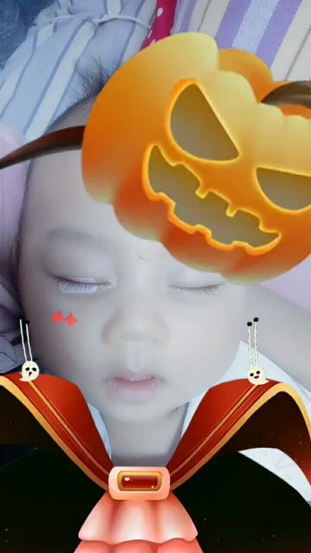 张嘴睡觉的小宝宝