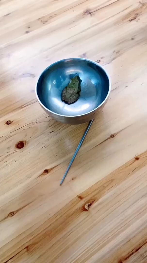 搞笑段子#一大早来吃饭,碗里爬只青蛙?