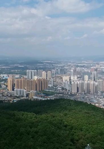 最爱之城#云南省曲靖市麒麟区城区全景图;曲靖是云南第二大城市,阅舷