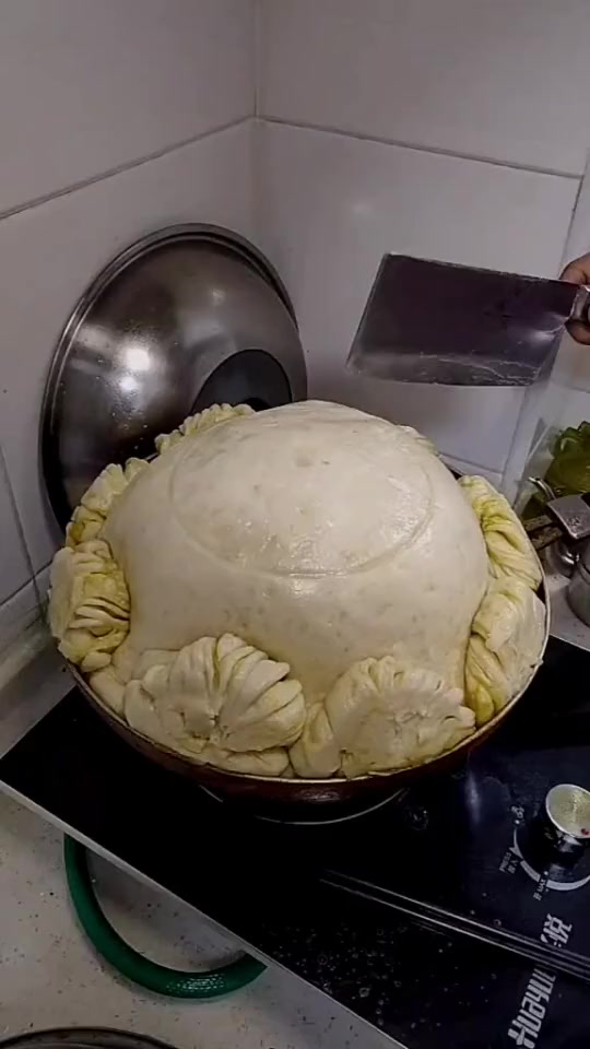 搞笑段子#媳妇家里蒸馒头,万万没想到竟成大型车祸现场,估计这辈锥技
